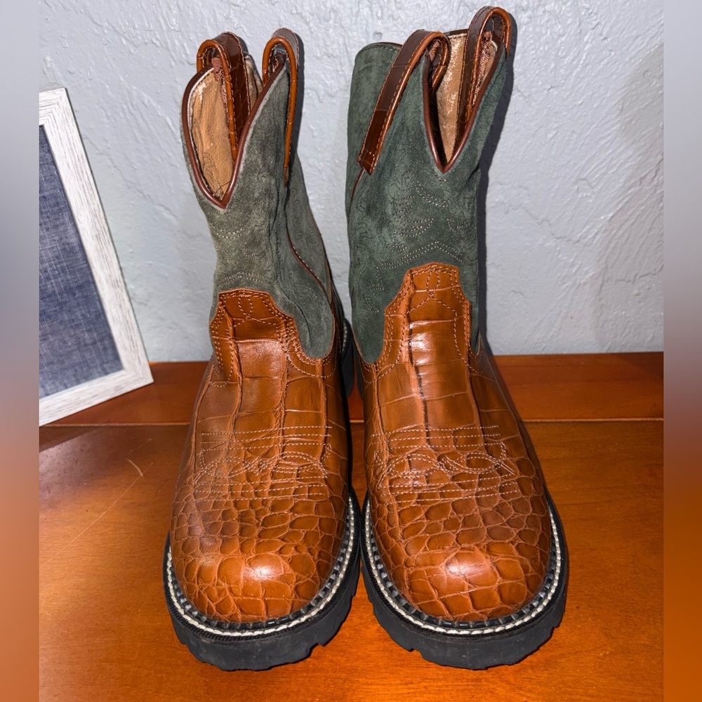 Woman’s Ariat Fatboy Cowboy Boots Size 9.5
Almost new - Picture 2 of 7